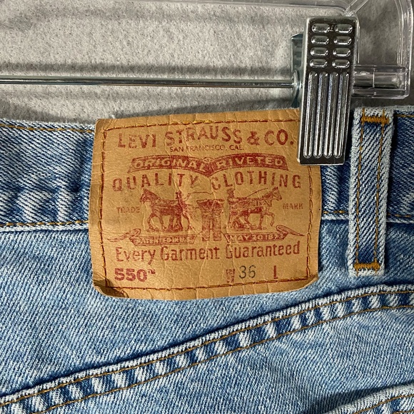 Vintage Levi 550 Relaxed Fit Light Wash Denim Blue Jeans Shorts Mens Size 36Wx8L - Picture 3 of 8